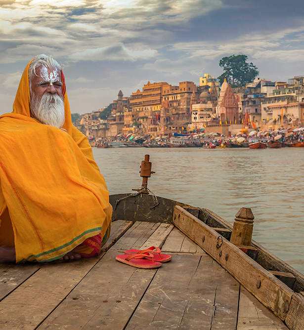 Barca en el Ganges, Varanasi