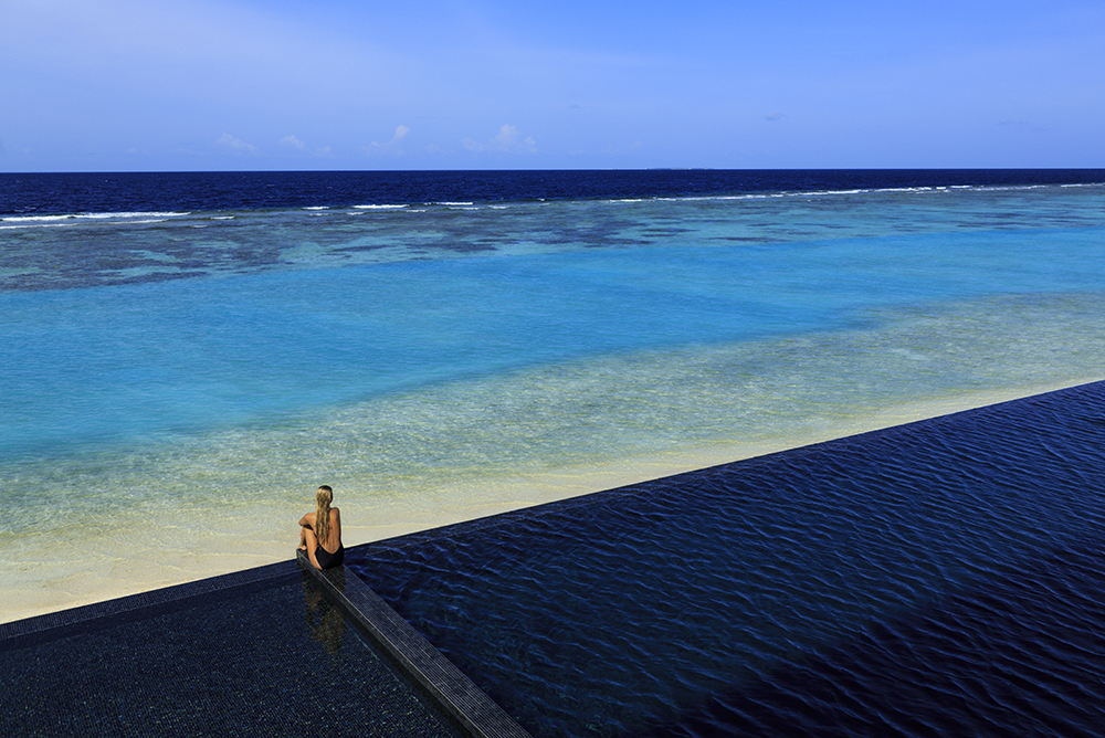 Piscina Laguna Bar en Kuramathi, Maldivas